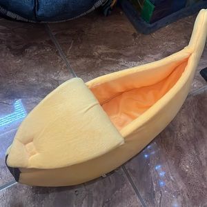 New pet bed banana!